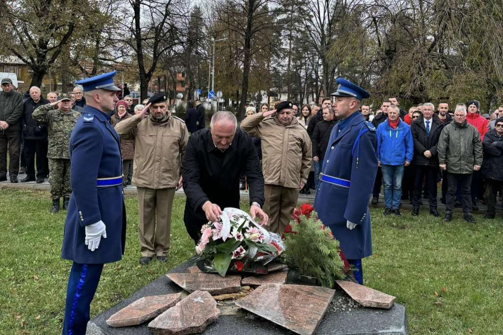 Helez Dan državnosti BiH obilježio u Bugojnu:Naša obaveza je razvijati BiH i graditi njenu budućnost