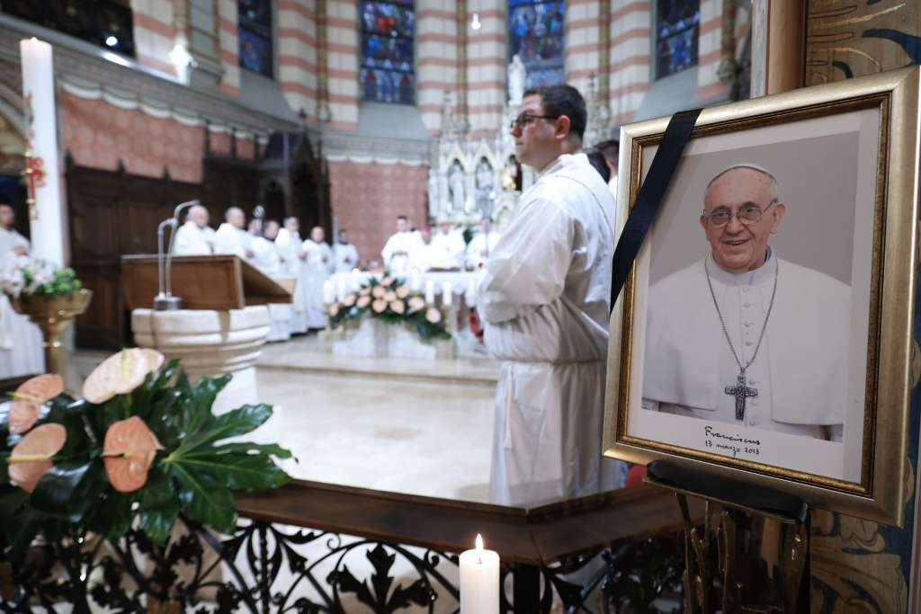 U Katedrali Srca Isusova u Sarajevu služena misa zadušnica za papu Franju