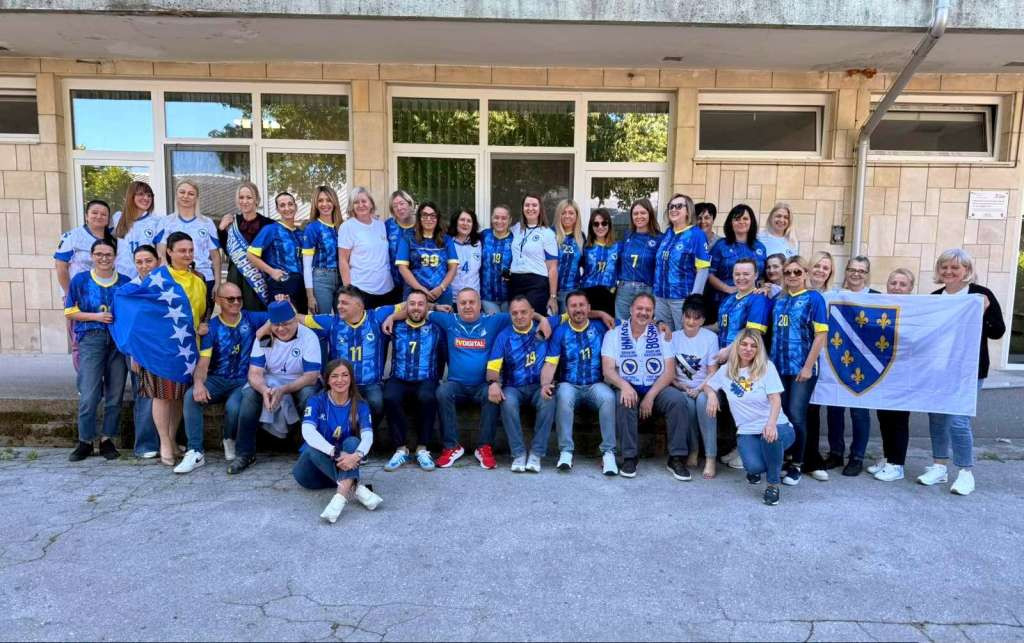 Uposlenici Kantonalne bolnice u Bihaću u dresovima Zmajeva poslali podršku reprezentaciji BiH