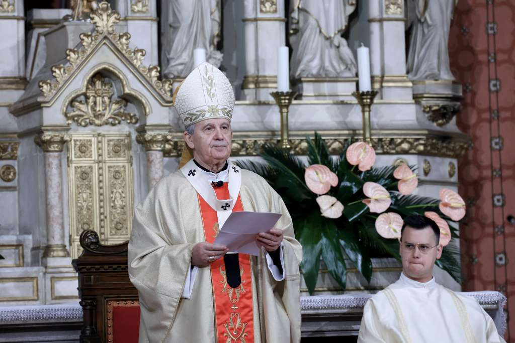 Nadbiskup Vukšić predvodio euharistijsko slavlje na Uskrs