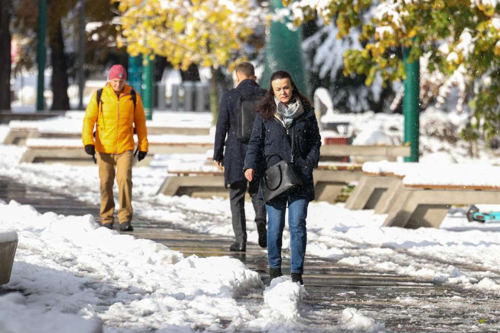 Hitna pomoć KS: Povećan broj povreda zbog padova na ledu, javljaju se i hronični bolesnici