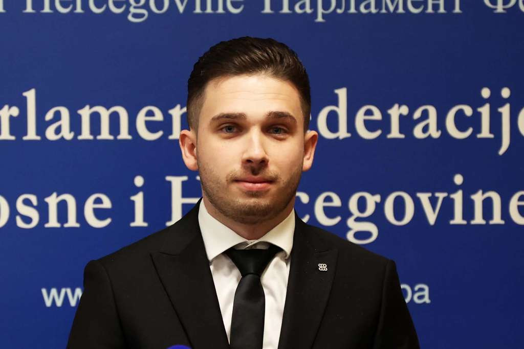 Isak napustio NES i djeluje kao samostalni poslanik u Parlamentu FBiH