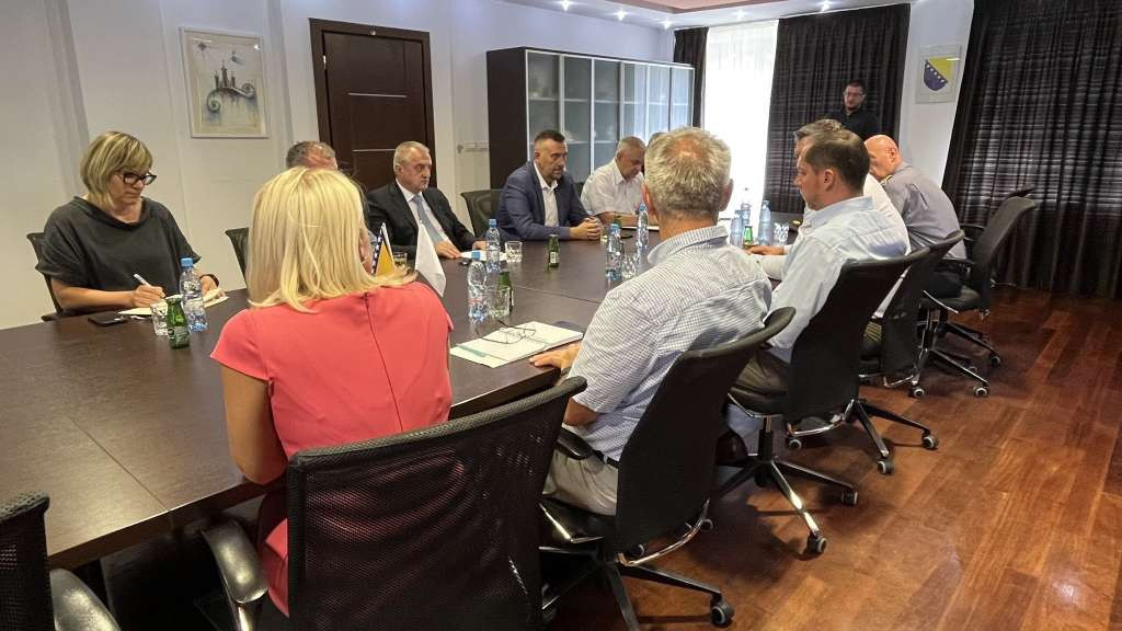 Migranti iz „Borića“ sele u Lipu