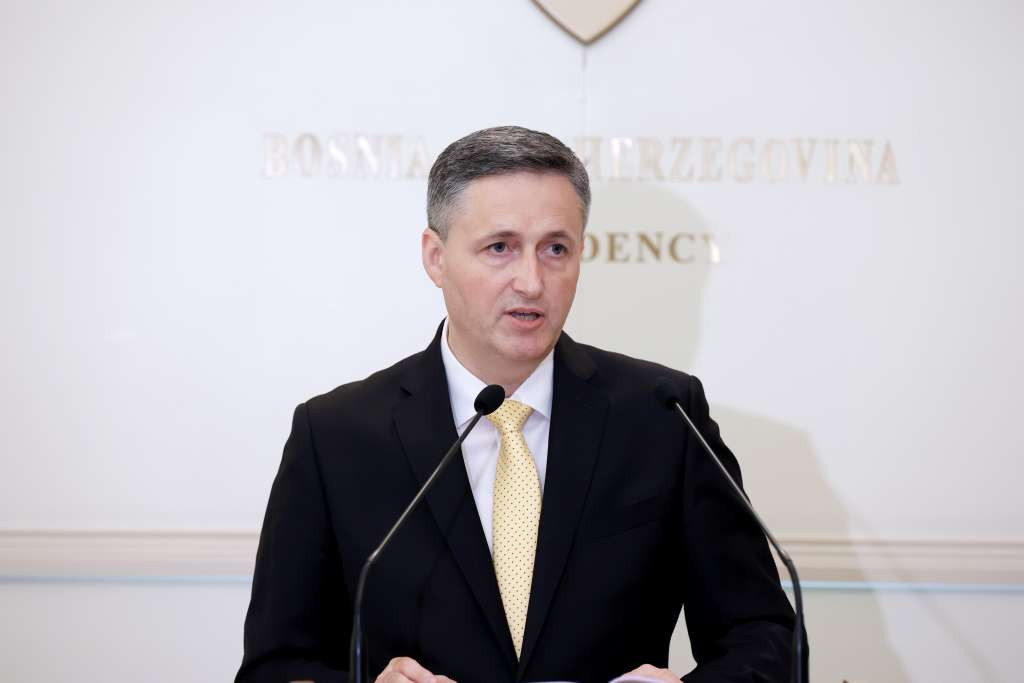 Bećirović uputio saučešće povodom smrti Josipa Pejakovića