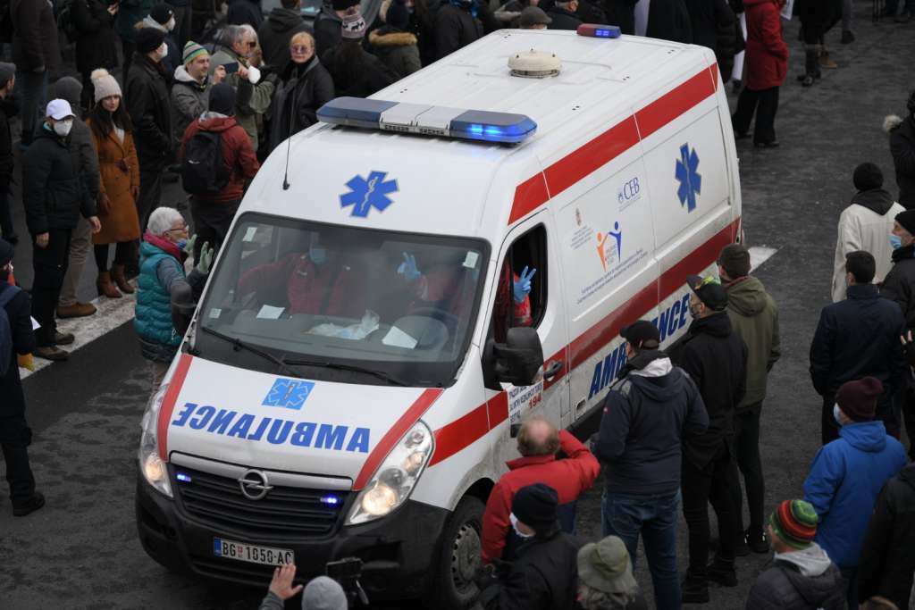 Nekoliko stotina ljudi blokiralo promet kod beogradskog centra Sava