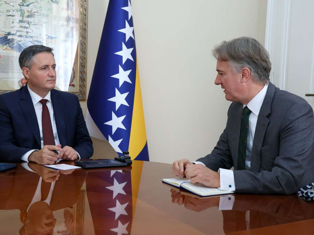 Bećirović i ambasador Reilly potvrdili jačanje strateškog partnerstva BiH i Ujedinjenog Kraljevstva