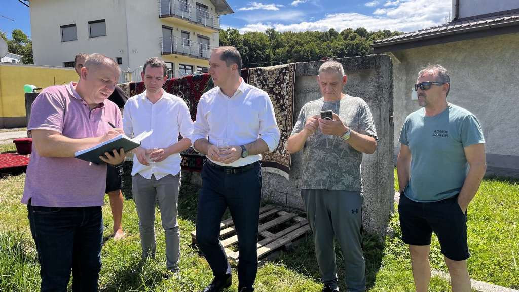 Gradonačelnik Bihaća najavio sanaciju puta i nove projekte u MZ Gata