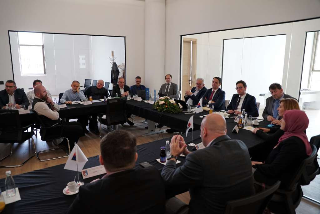 Članovi Vlade KS-a i predstavnici Udruženja poslodavaca KS-a o unapređenju poslovnog ambijanta