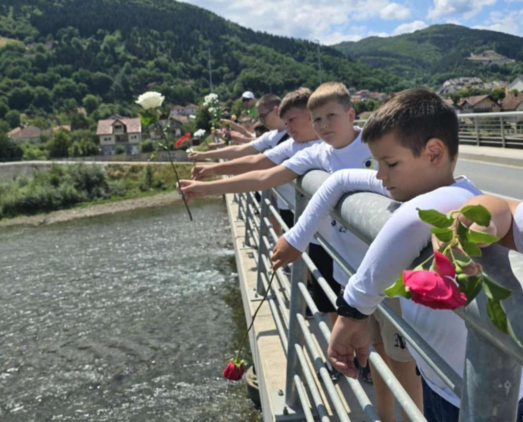 RK Radnički: Iz Goražda Drinom zaplovile ruže prema Srebrenici