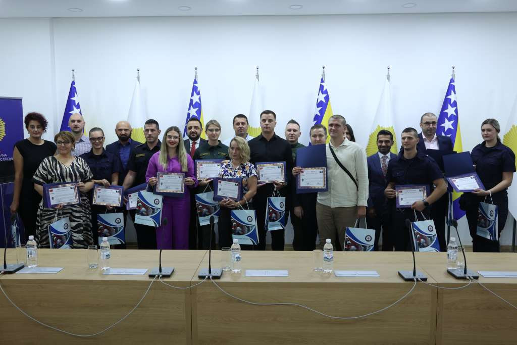 Uručeni certifikata polaznicima obuke za borbu protiv nasilja u porodici i nasilja nad ženama