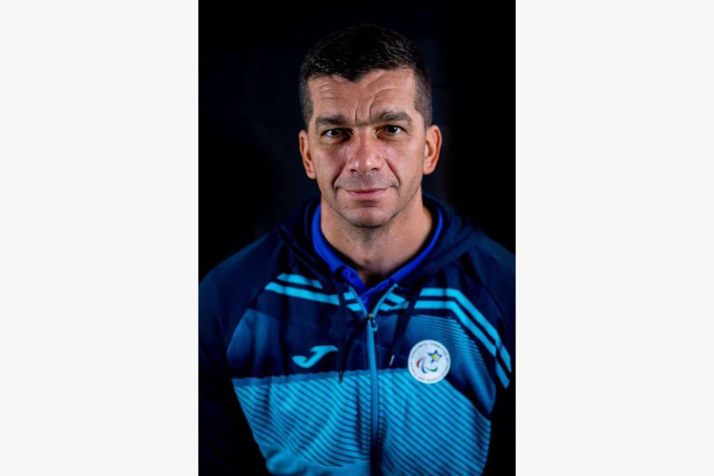 Safet Alibašić na otvorenju Paraolimpijskih igara u Parizu nosi zastavu BiH