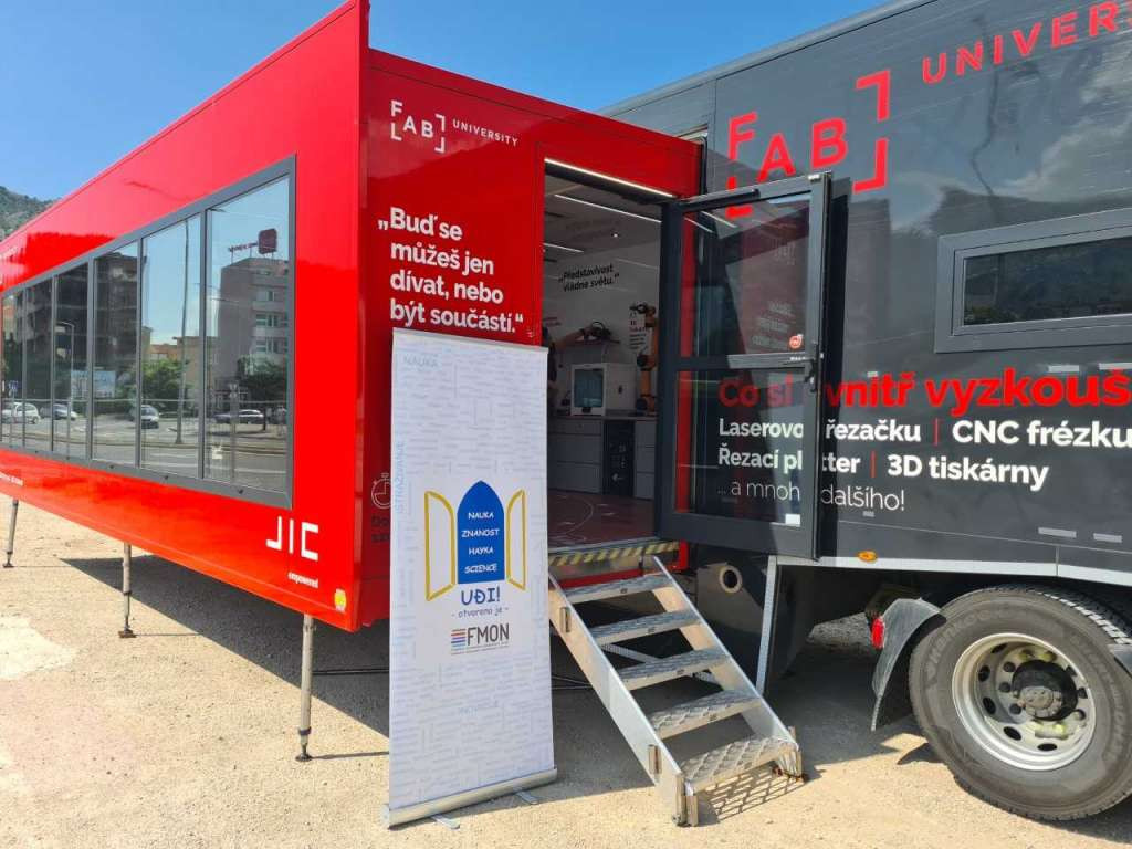 Najveća mobilna laboratorija tehnologije i robotike stigla u Mostar