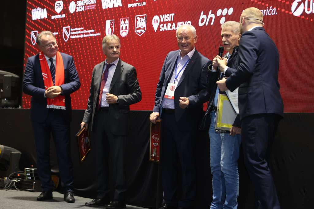 Otvoren Simposar 2024., Nikšić uručio priznanja legendama Veleža