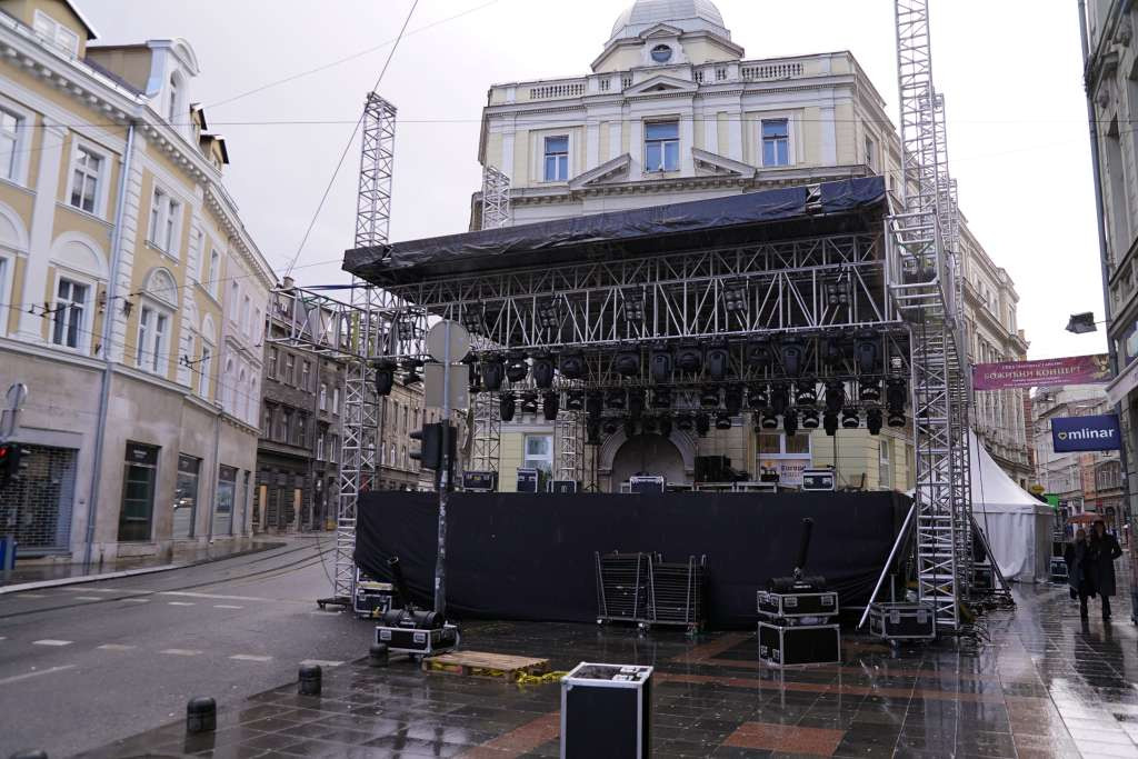 MUP: Javni doček Nove godine u Sarajevu bez incidenata, program pratilo oko 30.000 ljudi