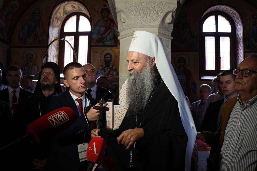 Patrijarh Porfirije služio arhijerejsku liturgiju u Pećkoj patrijaršij