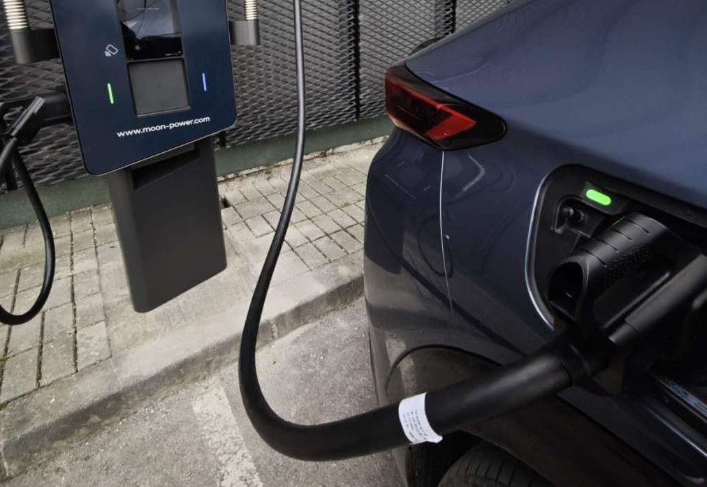 Novi brzi punjač za električna vozila u Živinicama, zajednički doprinos električnoj mobilnosti