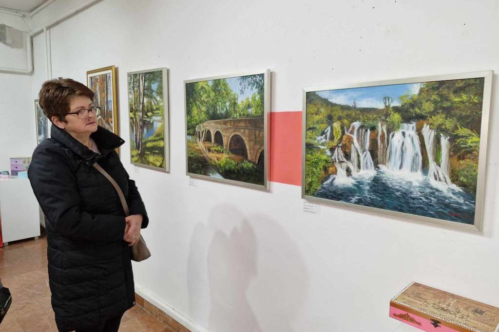 U Muzeju književnosti otvorena izložba 'Nečujna umjetnost' Udruženja gluhih KS