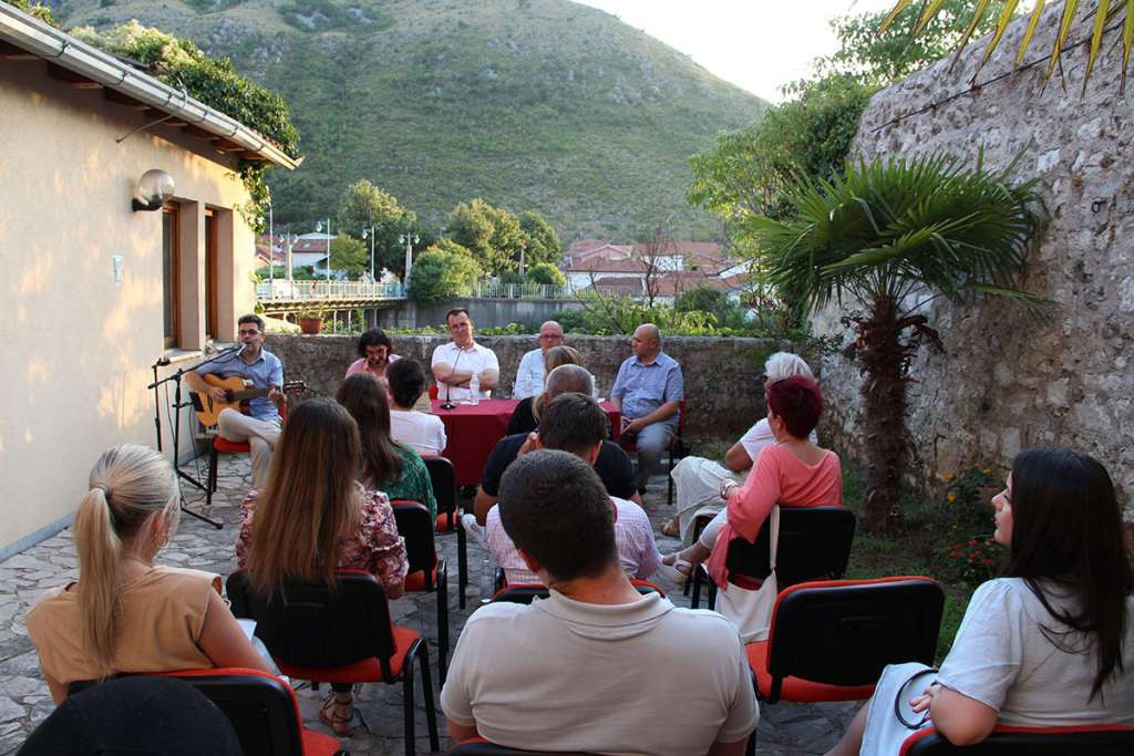 Predstavljen roman 'Pjerova konzerva', autora Elijasa Rebronje