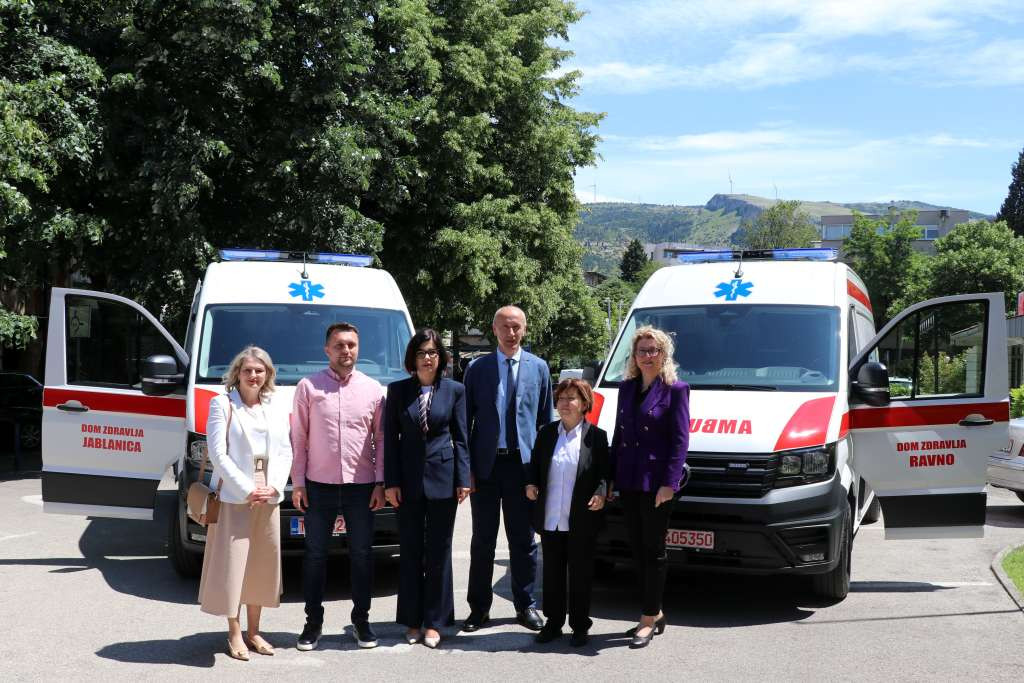 Buhač uručila nova sanitetska vozila domovima zdravlja u Ravnom i Jablanici