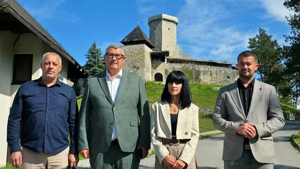 Počinje obnova krovišta i kule Starog grada Velika Kladuša, osigurano 350.000 KM