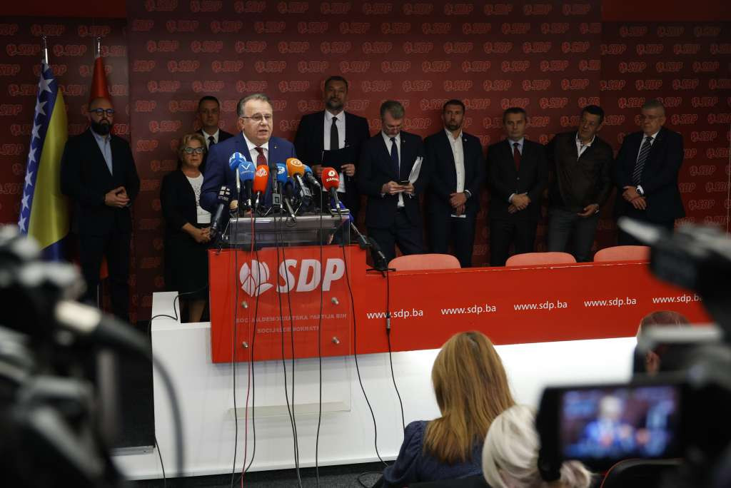 Trojka raskida koaliciju sa SNSD-om