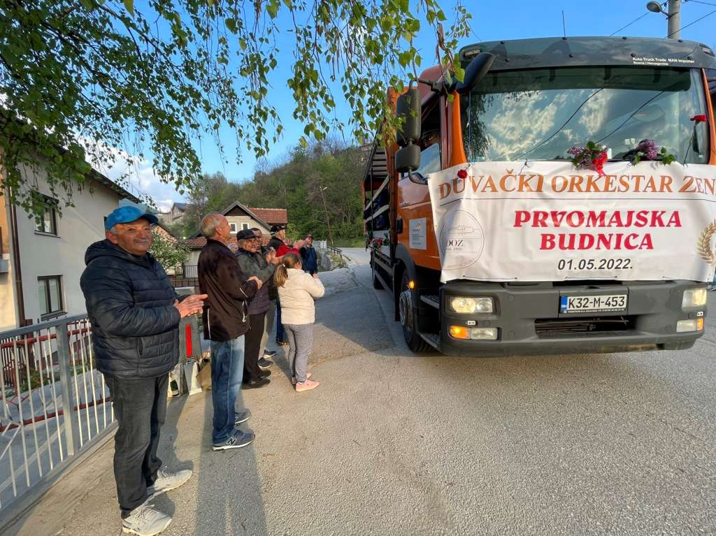 Lokalni orkestri Prvomajskom budnicom i jutros budili Zeničane i Kakanjce