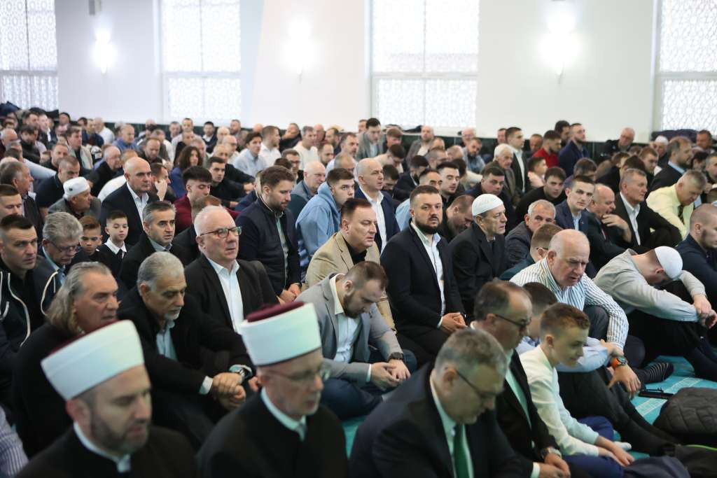Centralna bajramska svečanost Muftijstva tuzlanskog održana u džamiji 'Kralj Abdullah' u Tuzli