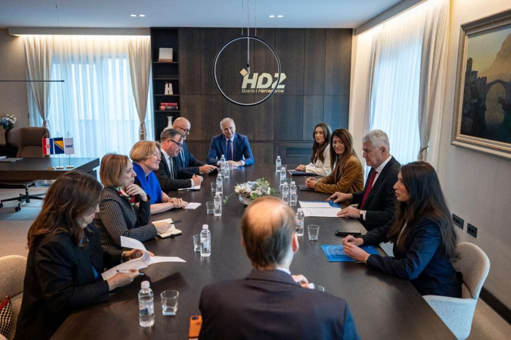 Čović s veleposlanicima „Skupine prijatelja“: Pitanje državne imovine prioritetno pitanje