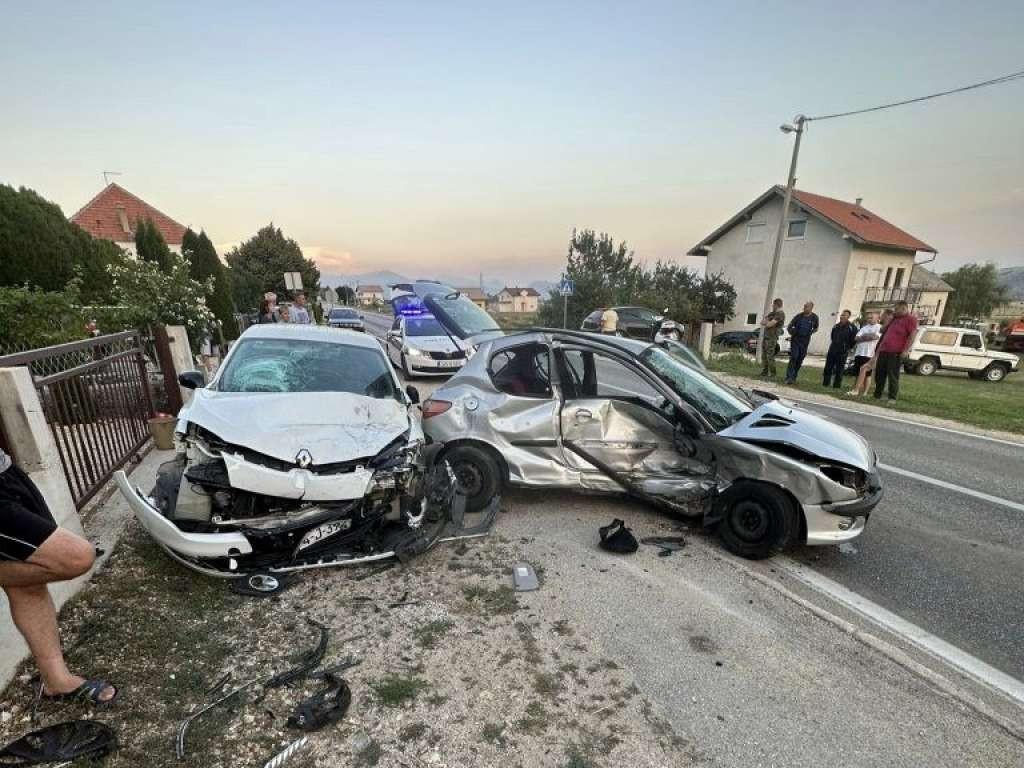 U saobraćajnoj nesreći na M-17 u općini Doboj Jug poginula žena