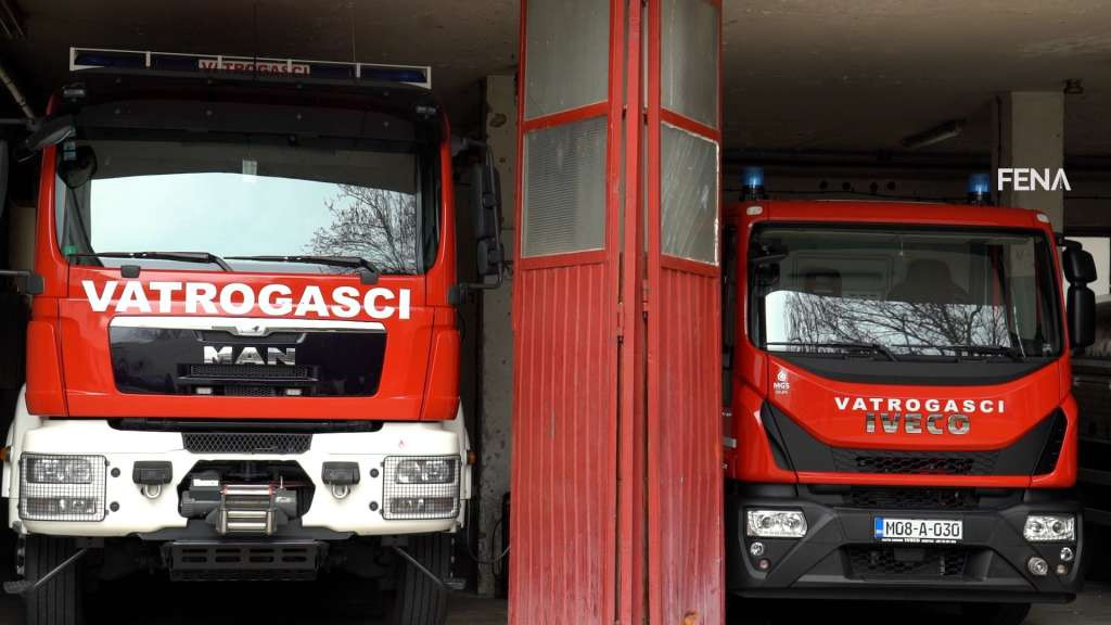 Veliki požar u Sarajevu: Gori napuštena kuća, vatrogasci na terenu