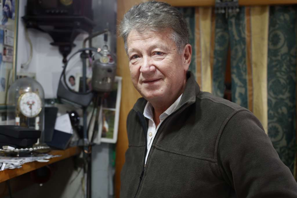 Potreba za ugradnjom dragog kamenja postoji, ali ne i legalan način kupovine