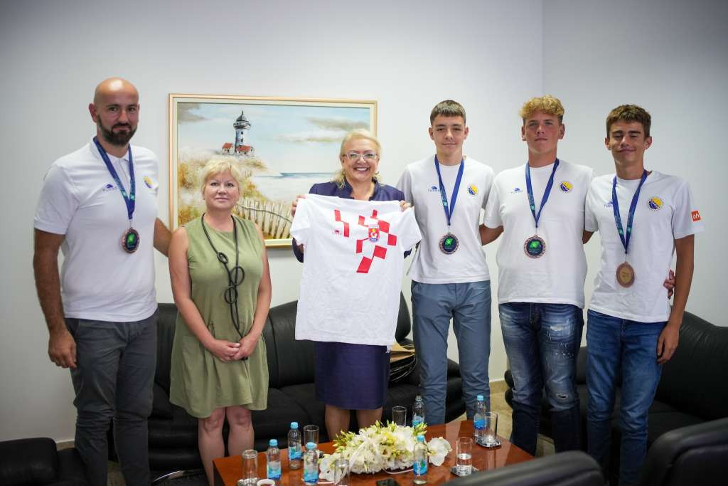 Bradara i Vlaisavljević s brončanim vaterpolistima