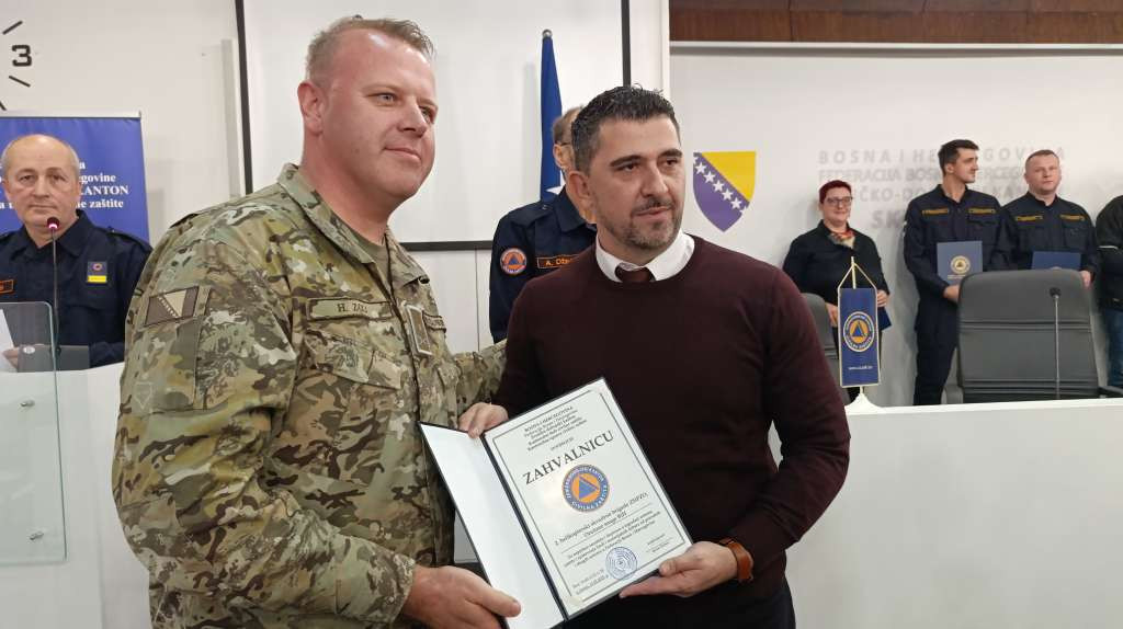 Zahvalnicu Civilne zaštite ZDK dobio i Drugi helikopterski skvadron brigade OS BiH