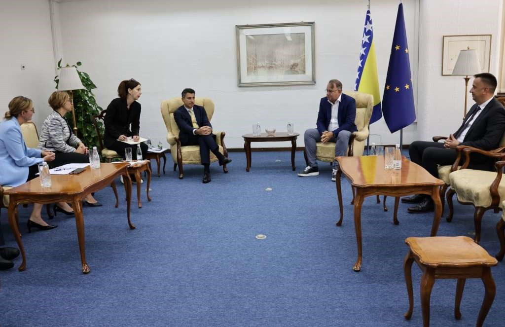 Premijer Nikšić i ministar Lakić s predstavnicima EBRD-a