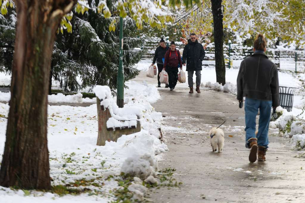 U Bosni jutros slab snijeg, u Hercegovini kiša, na Bjelašnici minus 10 stepeni