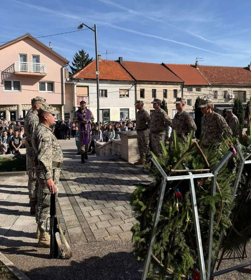 U Tomislavgradu položeni vijenci i služena sveta misa za hrvatske branitelje