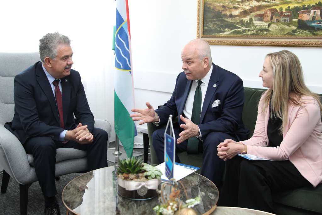 Mostar: Veleposlanik Aggeler govorio o borbi protiv korupcije, kvaliteti obrazovanja i statusu Roma