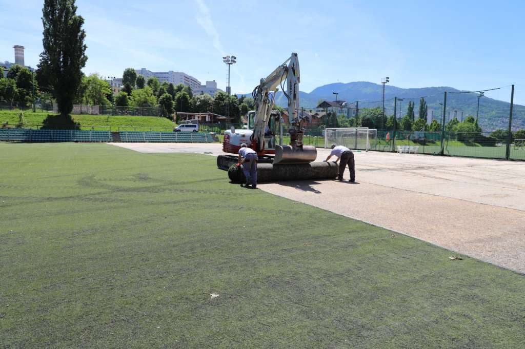 Zamjena umjetne trave na pomoćnom terenu na Koševu