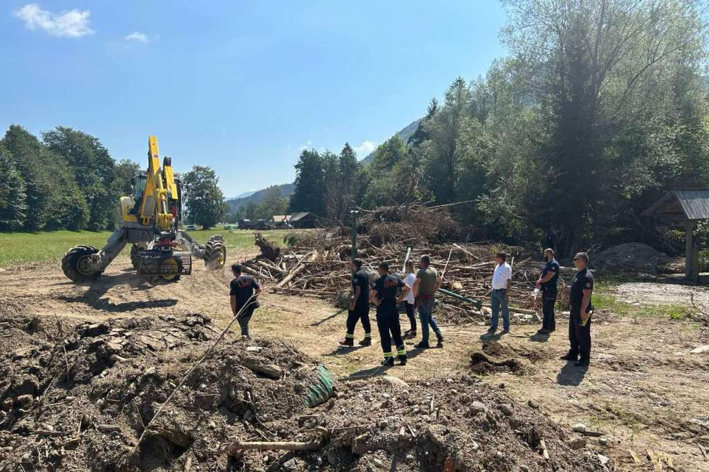 VM BiH: Produžena misija dva tima za zaštitu i spašavanje iz BiH u Sloveniji