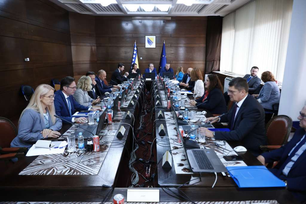 Vlada Federacije BiH: Donesena Uredba o isplati jednokratnog novčanog dodatka penzionerima