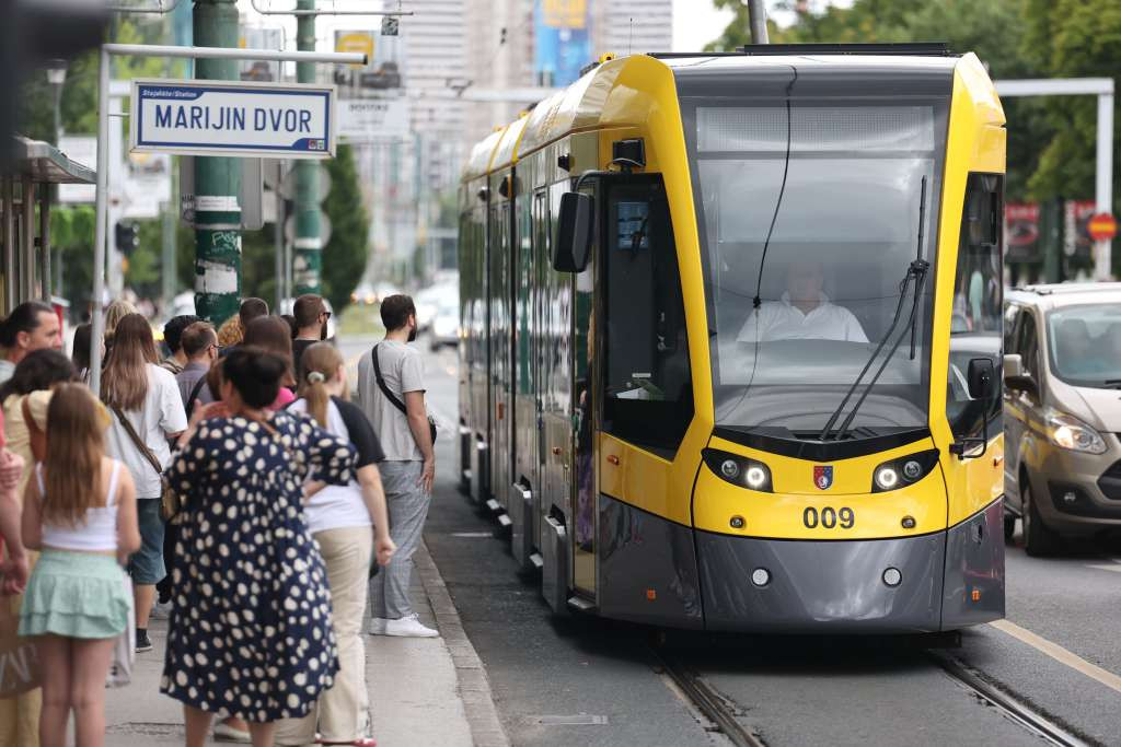 Zbog manifestacije završetka SFF-a sutra od 17 sati obustava saobraćaja u ulici Maršala Tita