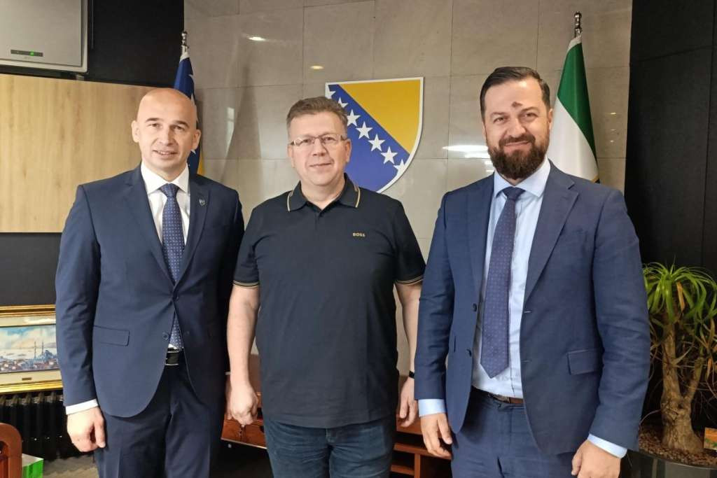 Pivić i Šatorović: Primanja uposlenih u obrazovanju povećana za više od 50 posto