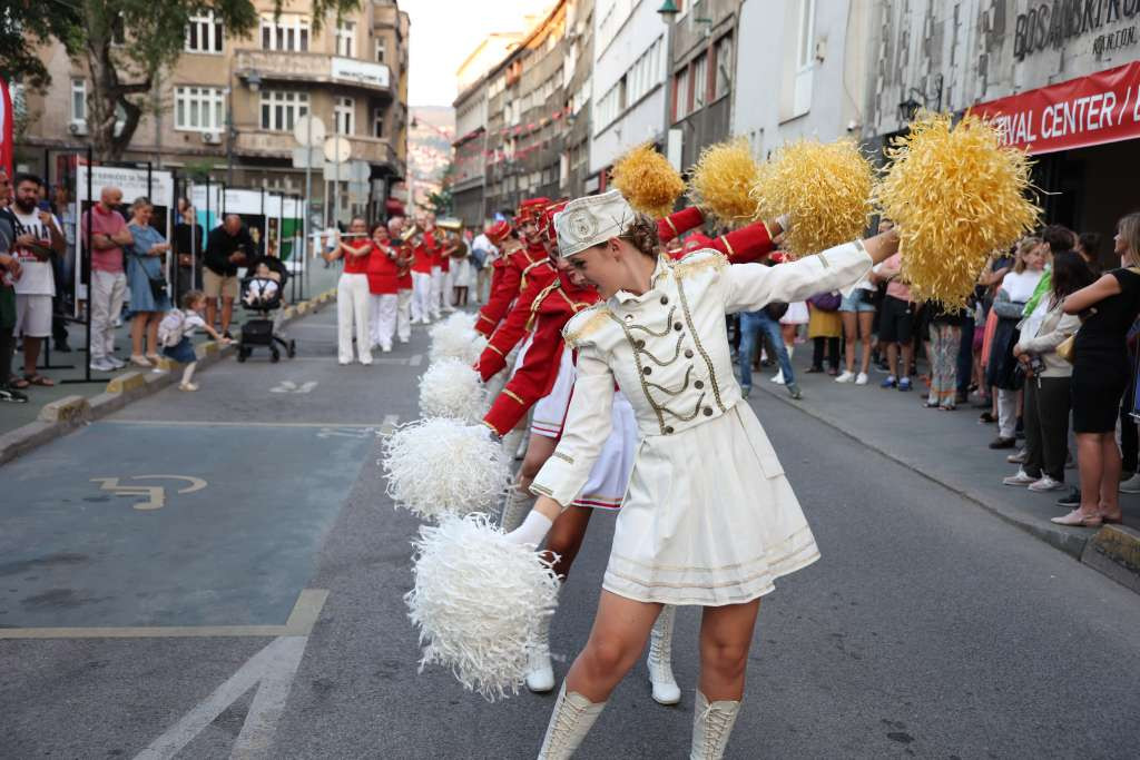 Mažoretkinje iz Herceg-Novog uljepšale sarajevsku noć