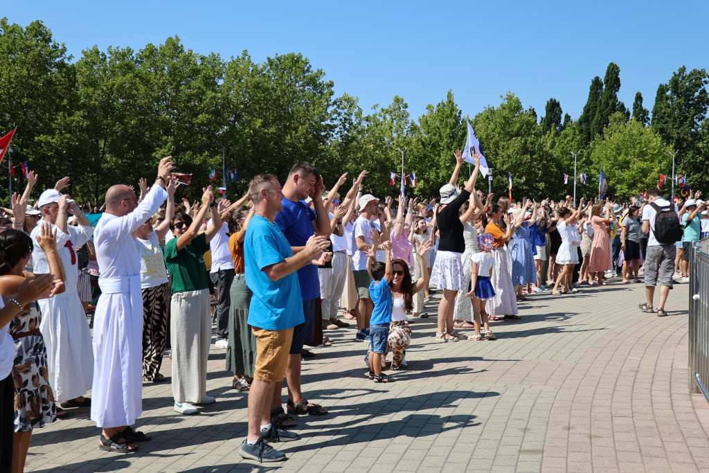 Hodočasnici iz cijelog svijeta na Mladifestu u Međugorju: Mir, zajedništvo i duhovna obnova u fokusu