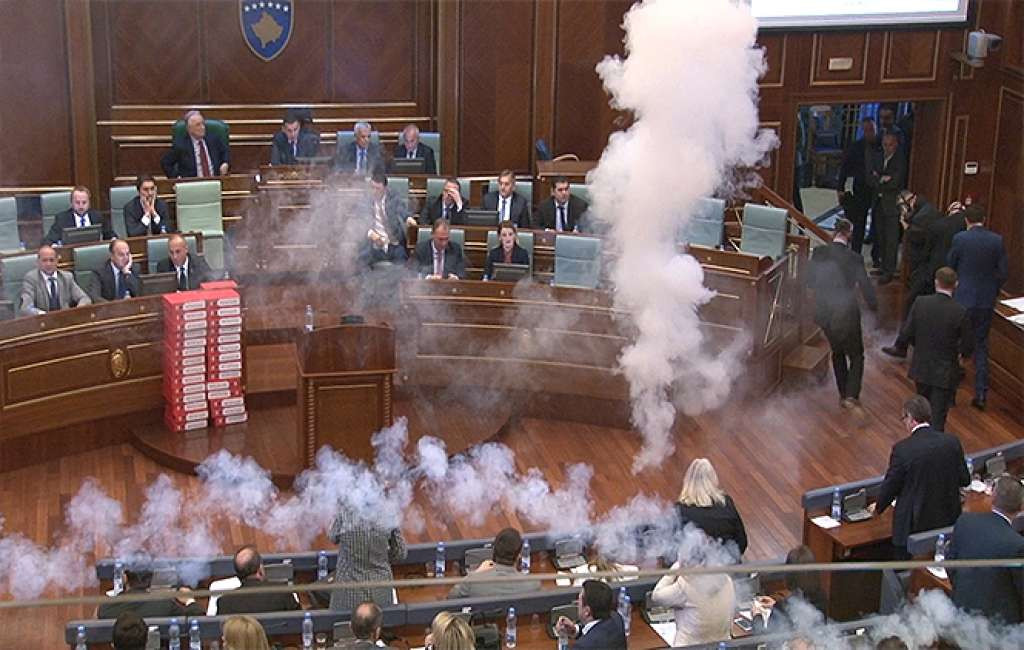 Kosovski ministar unutarnjih poslova proglašen krivim za bacanje suzavca u Skupštini 2018. godine