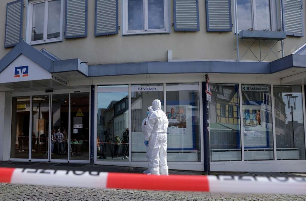 Njemačka policija oslobodila taoce iz banke u Sinzigu, osumnjičeni u bijegu