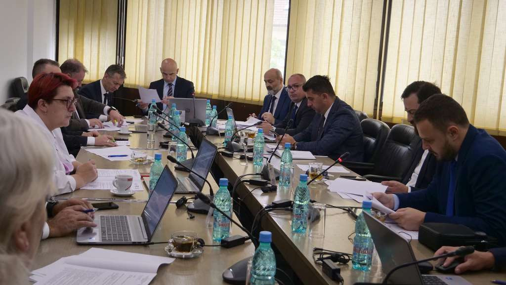 Vlada ZDK-a odobrila 30.000 KM za Memorijalni centar Potočari, odluka o visini školarina za studente