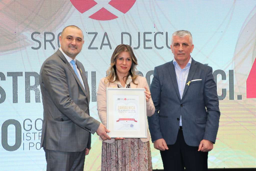 Udruženje 'Srce za djecu' uručilo zahvalnicu Ministarstvu za rad, socijalnu politiku, raseljena lica