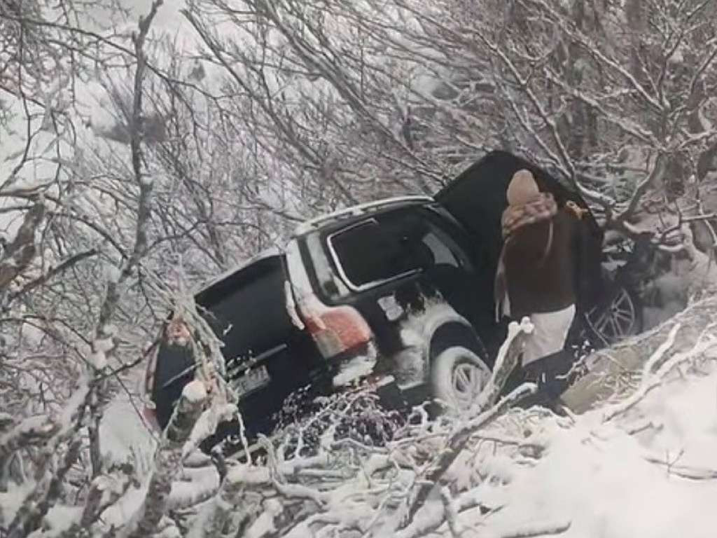 GSS Mostar spasio četvero stranih državljana nakon prometne nezgode u Ćesimu