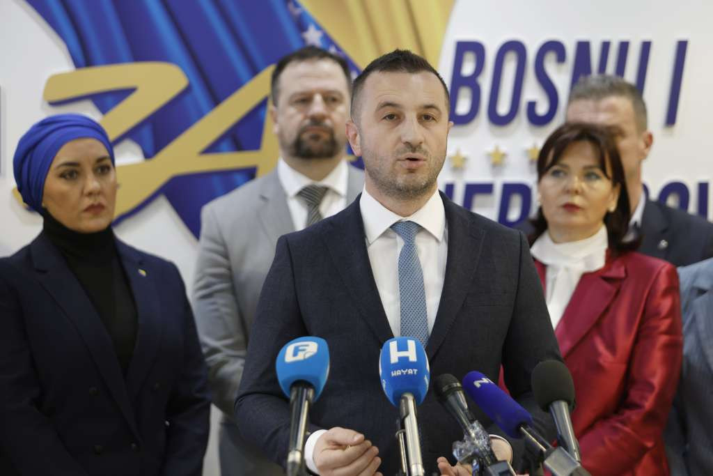 Efendić: Obaveza EUFOR-a i OHR-a je da budu podrška našim institucijama